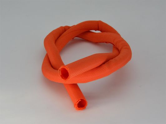 Diseño de cable trenzado PET autocerrado con manga retardante de llama para la gestión de cables