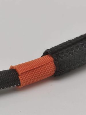 Diseño de cable trenzado PET autocerrado con manga retardante de llama para la gestión de cables